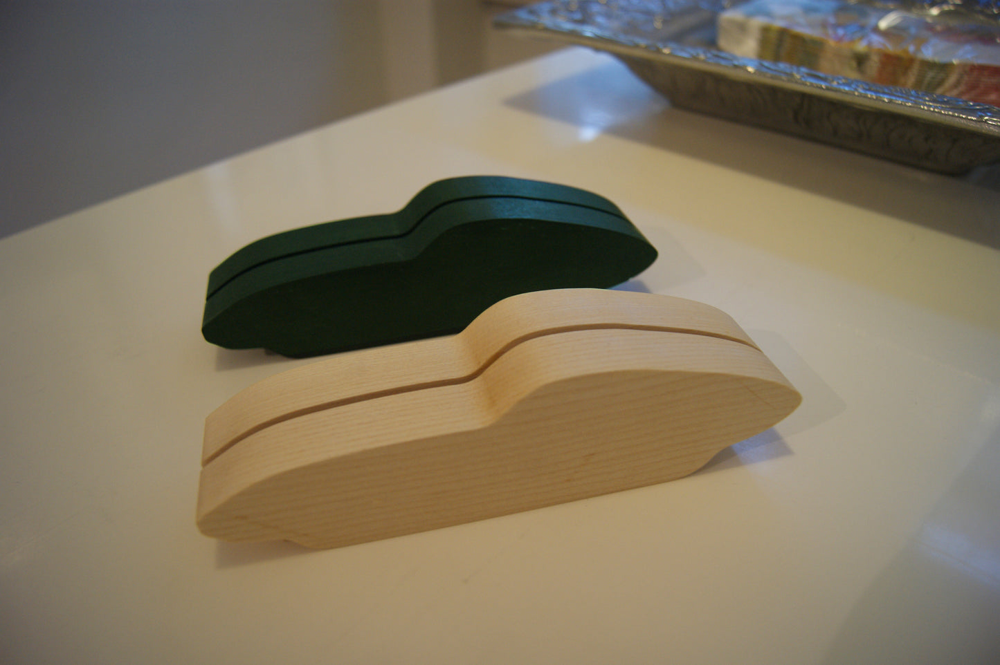 H2 'The Sportscar'  Skulptur von Uli Ehret / Dunkelgrün handlackiert