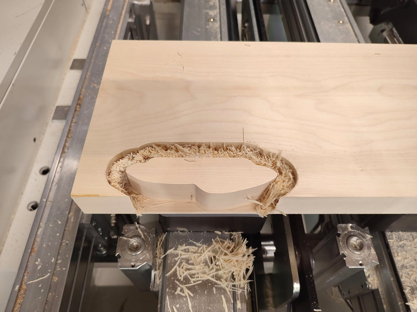 H2 'The Sportscar'  Skulptur von Uli Ehret / Dunkelgrün handlackiert