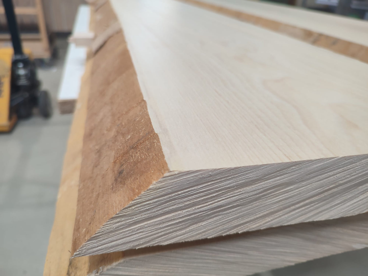 H2 'The Sportscar'  Skulptur von Uli Ehret / Dunkelgrün handlackiert